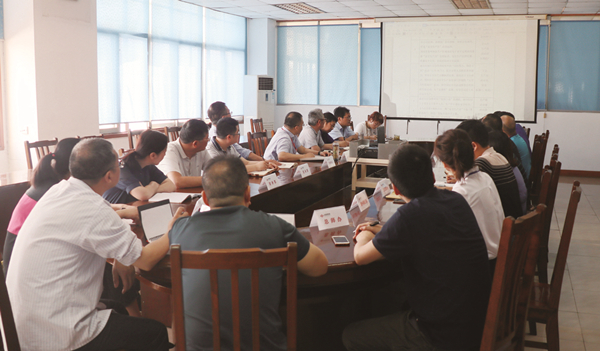 图为公司在生产调度会上部署安全生产月活动.jpg